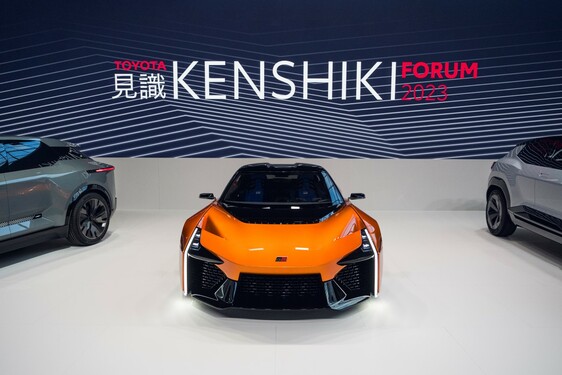 Toyota presenterte nye elbiler og hydrogenbiler på Kenshiki Forum