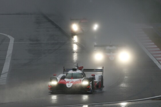 Toyota vyhrála Šest hodin Šanghaje, počasí navzdory 