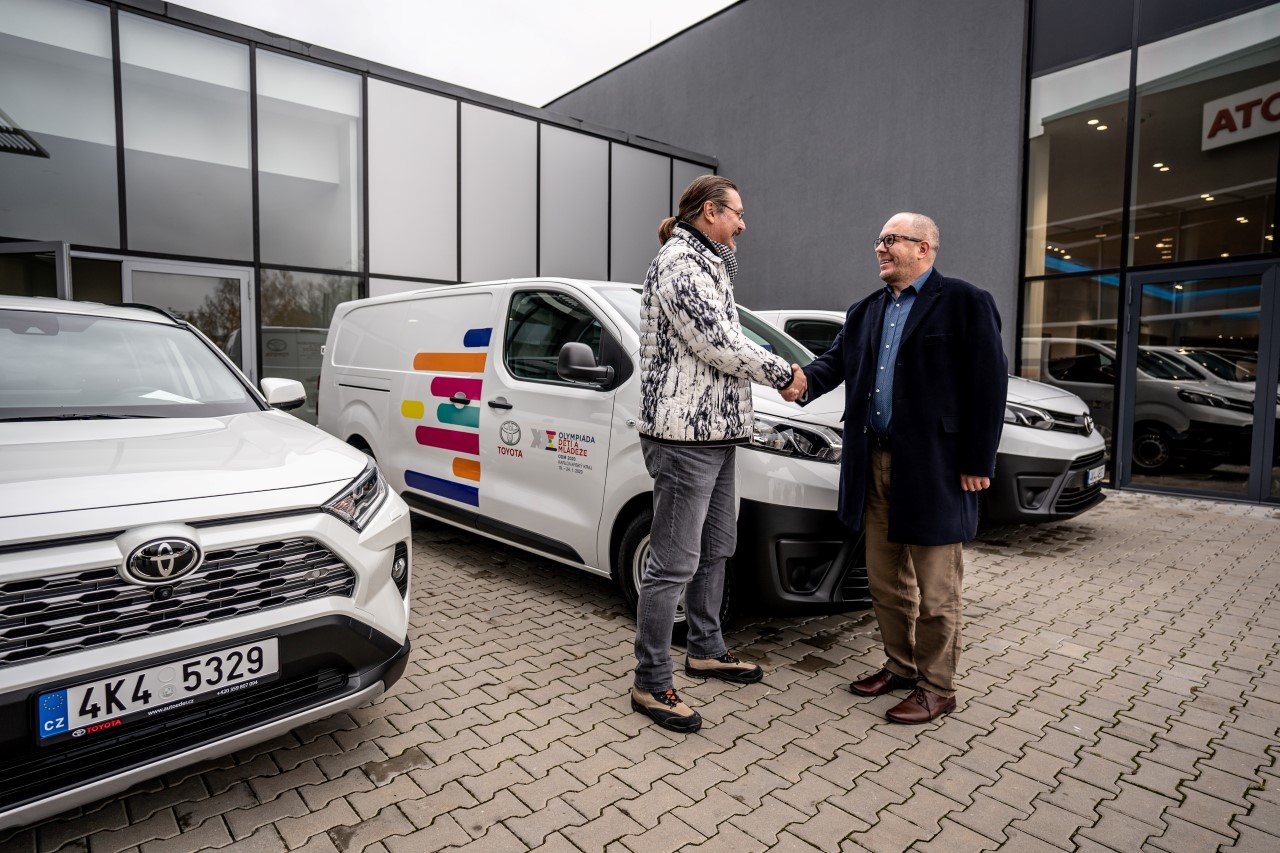 Organizátoři zimní Olympiády dětí  a mládeže budou jezdit Toyotami