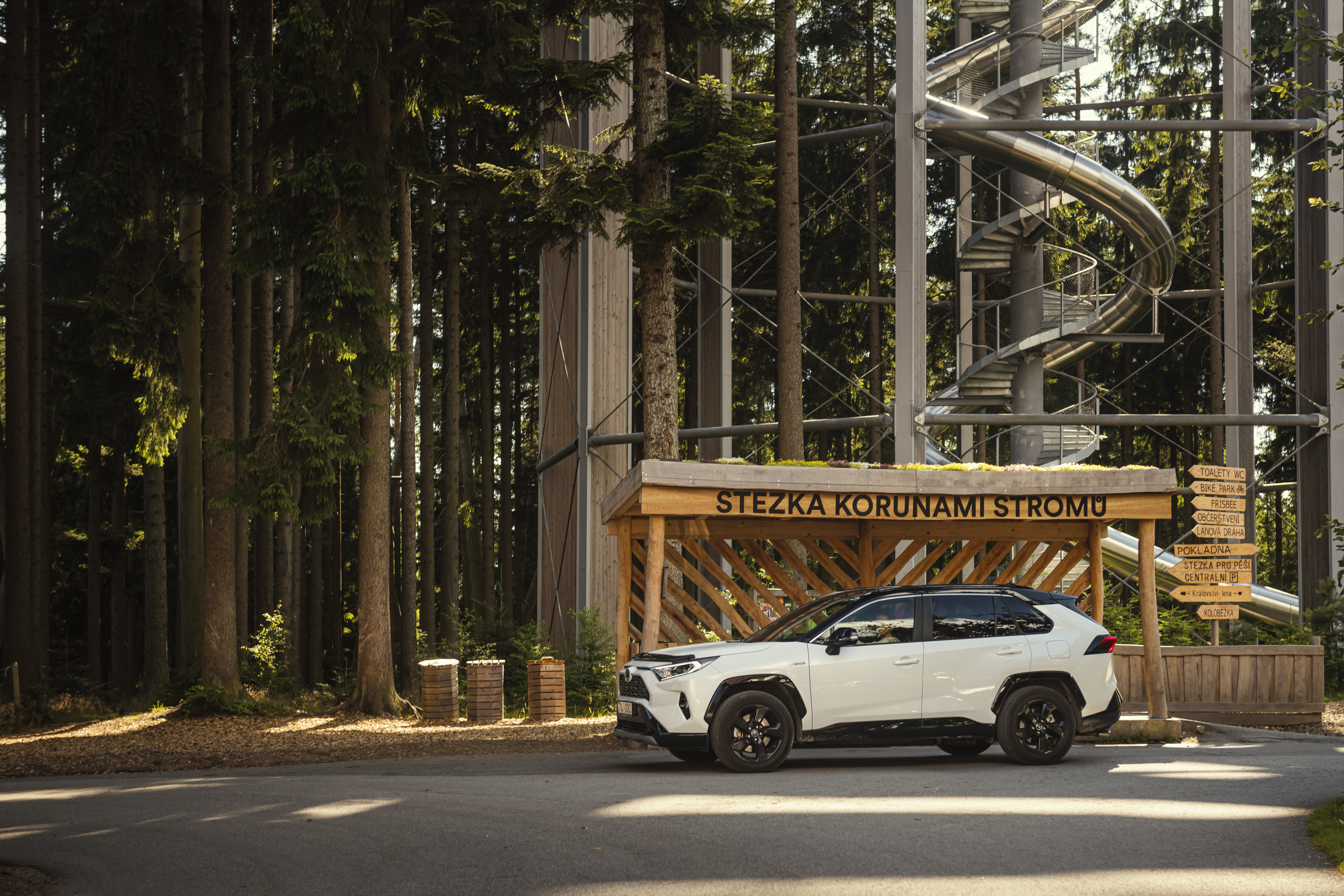 Toyota podpoří dovolenou v Česku, k prodaným vozům rozdá tankovací karty