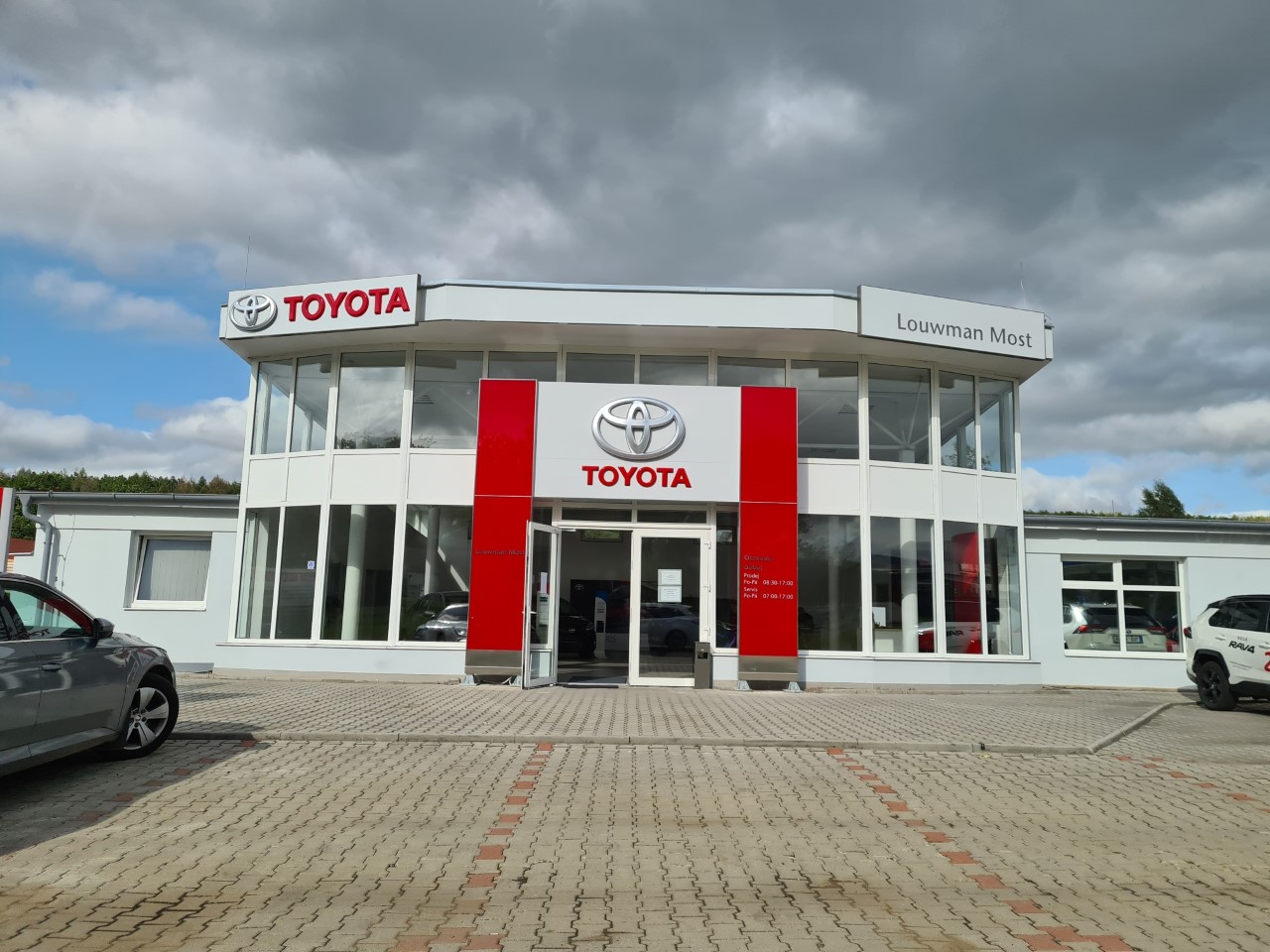Toyota otevřela nový showroom v Mostě