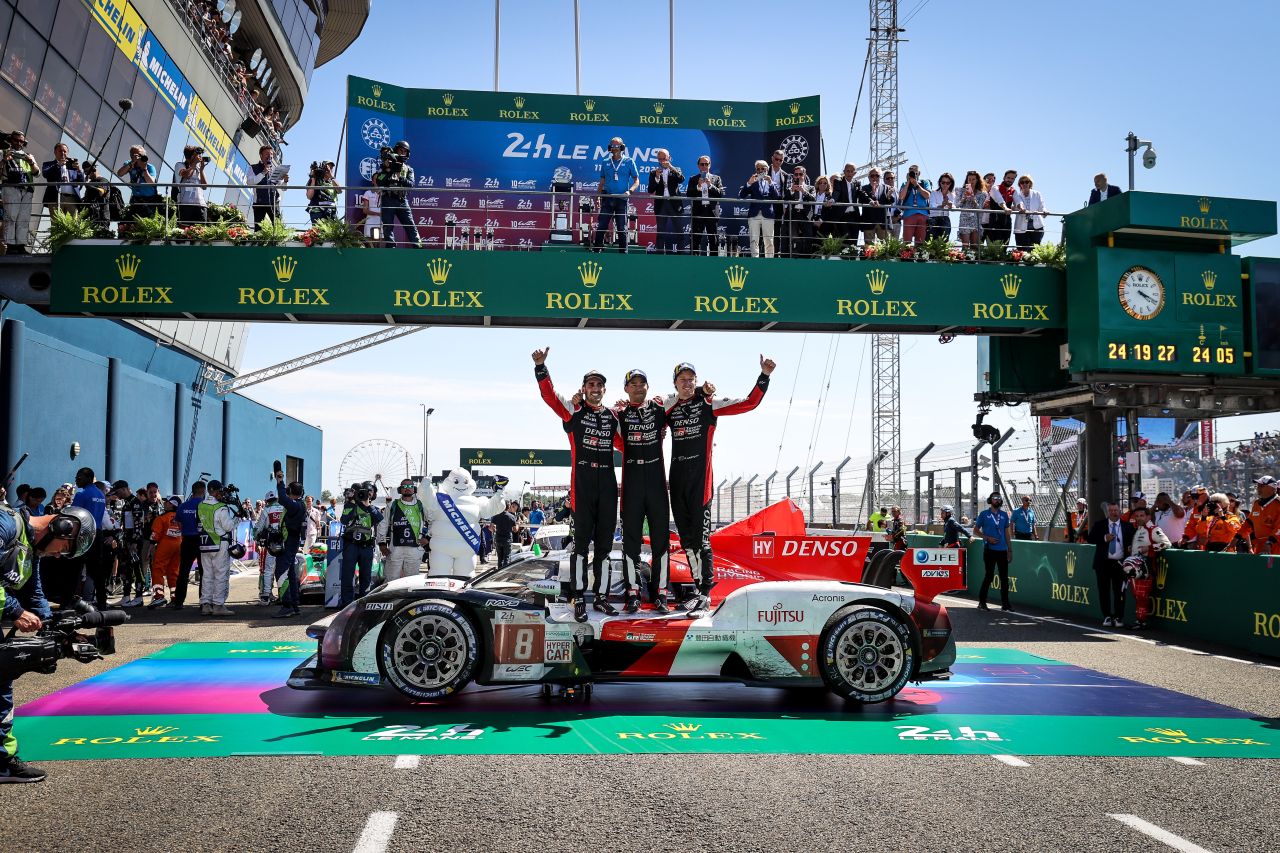 Tým TOYOTA GAZOO RACING vybojoval páté vítězství v závodu 24 hodin  Le Mans 