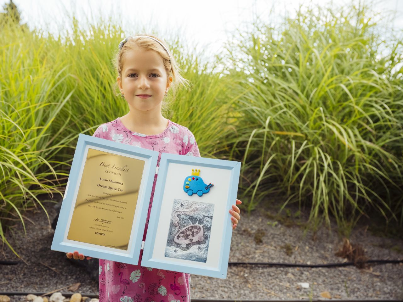 Soutěž Auto snů od Toyoty vyhrála sedmiletá Lucie, peníze použije na výtvarnou školu