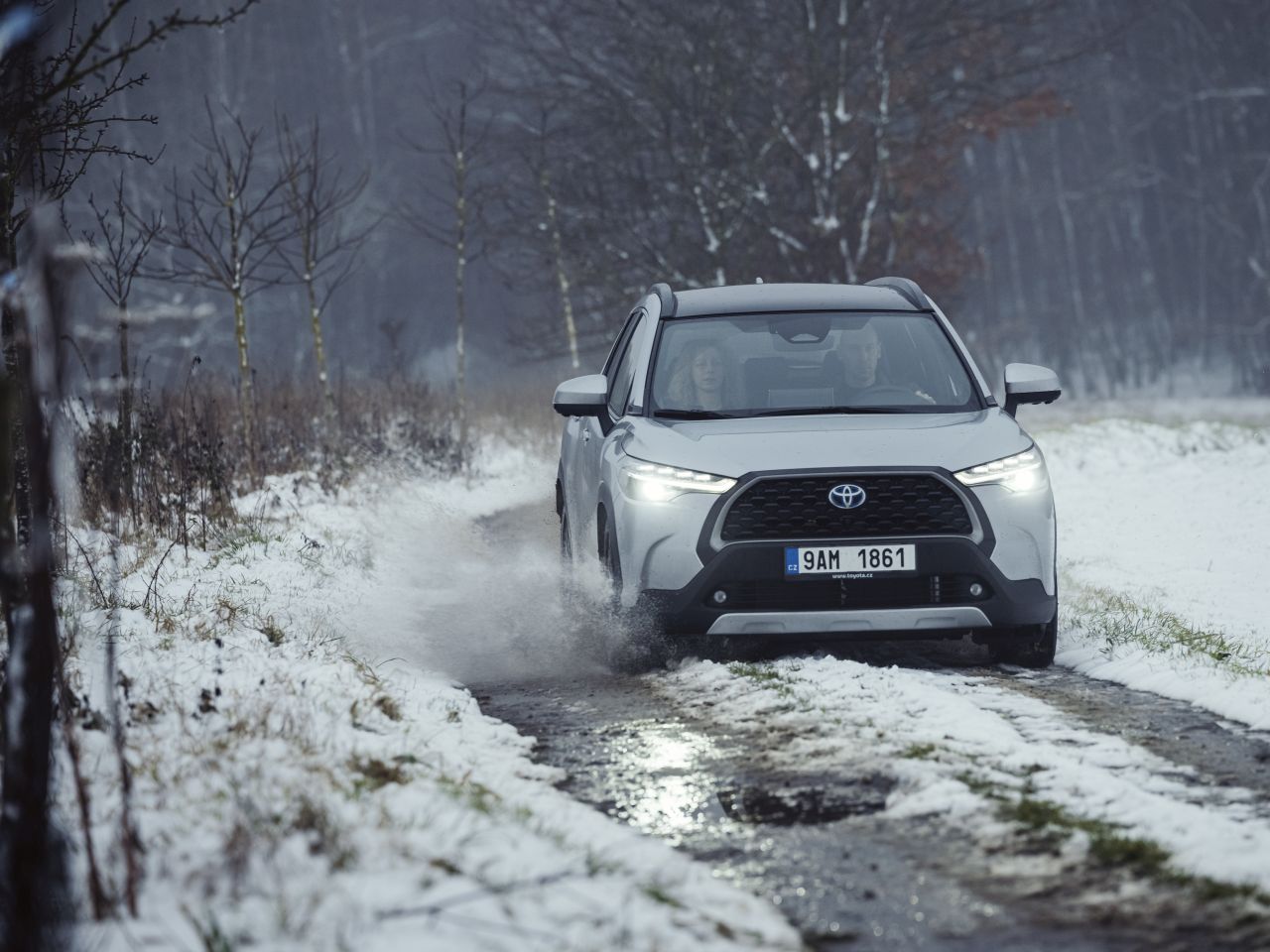 Hybridy výhodněji: Ke státní podpoře nabízí Toyota i vlastní hybridní dotace