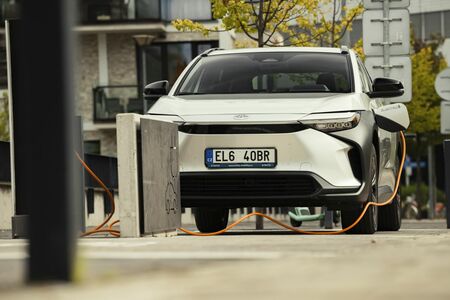 Toyota nadělila elektrickému bZ4X rychlejší nabíjení a větší pohodlí 
