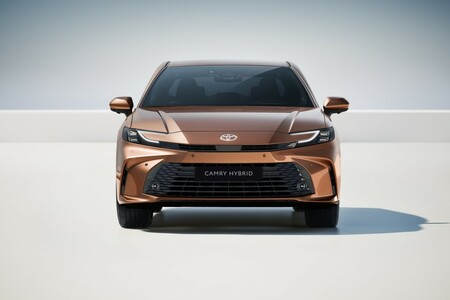  Toyota představuje novou Camry