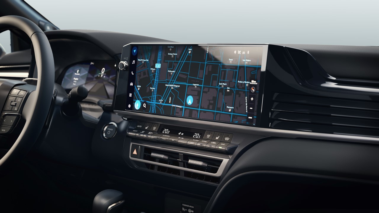 Nowa Toyota Camry z hybrydą piątej generacji, efektowną stylistyką i najnowszymi technologiami