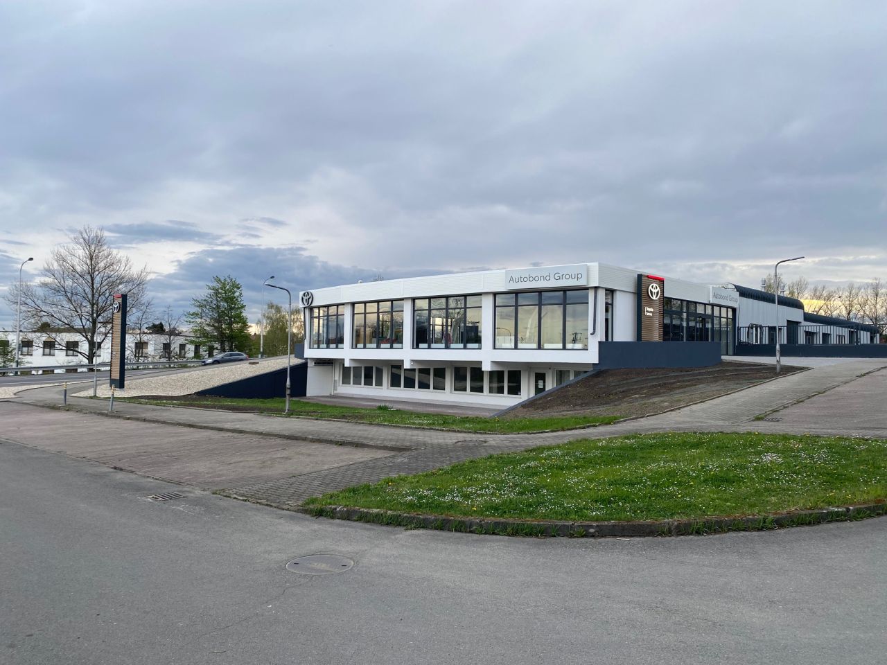    Toyota Autobond otevírá v Ostravě nový showroom