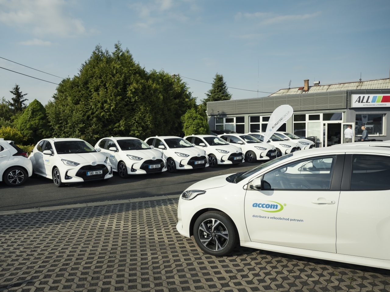 Toyota dodala 35 hybridních Yarisů české firmě ACCOM