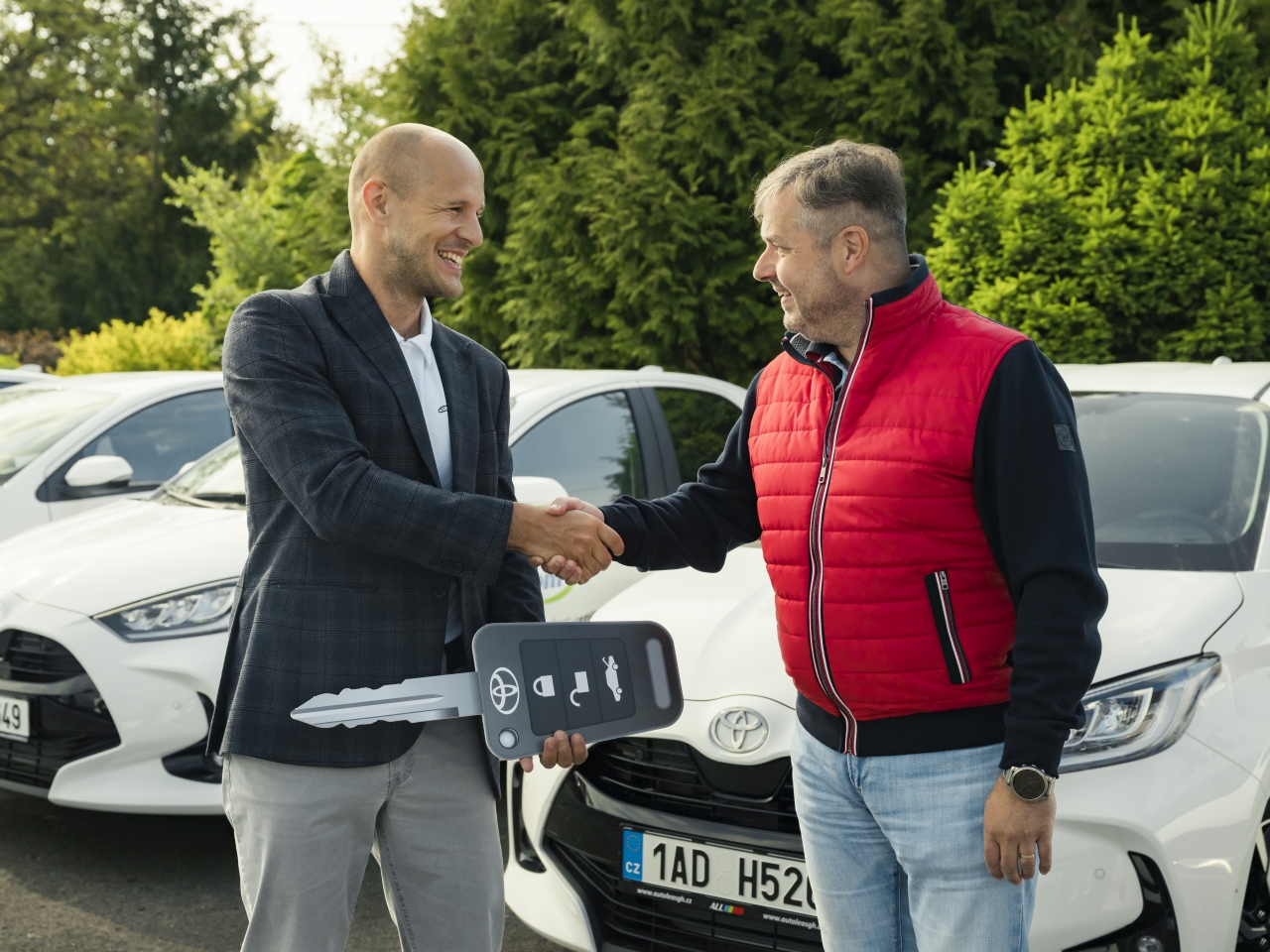 Toyota dodala 35 hybridních Yarisů české firmě ACCOM