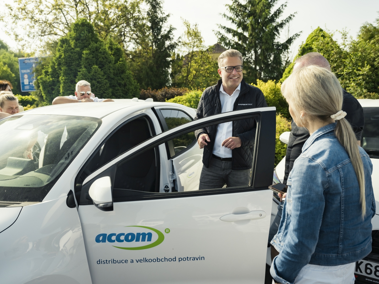 Toyota dodala 35 hybridních Yarisů české firmě ACCOM