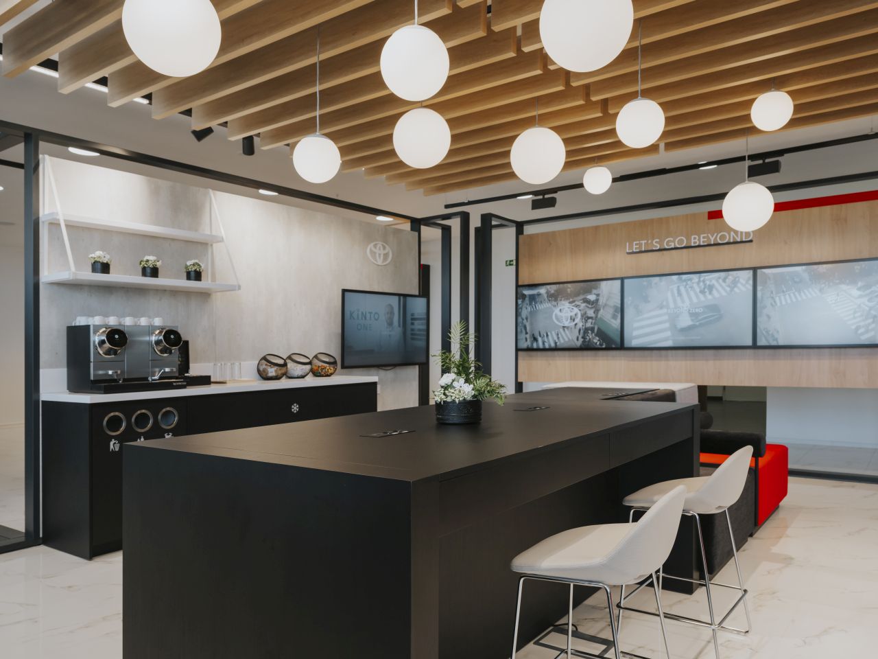 Toyota Tsusho otevřela zbrusu nové centrum užitkových vozů 