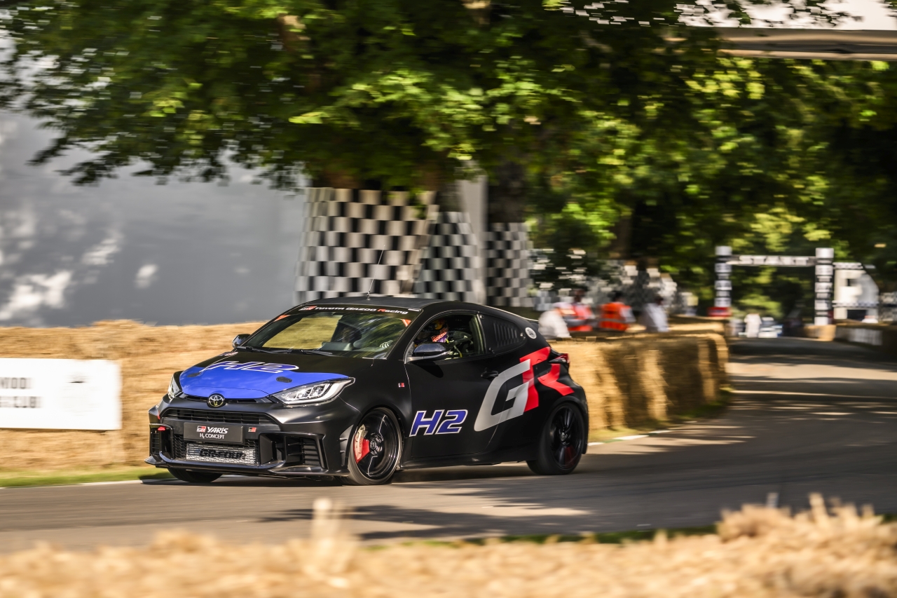 Technologie Toyoty se představily na Festivalu rychlosti v Goodwoodu
