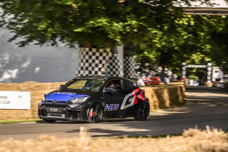 Technologie Toyoty se představily na Festivalu rychlosti v Goodwoodu