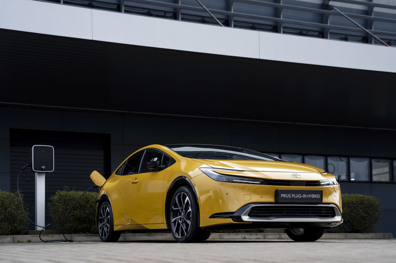 Vozy Toyota (nejen) s plug-in hybridním pohonem teď pořídíte výhodněji