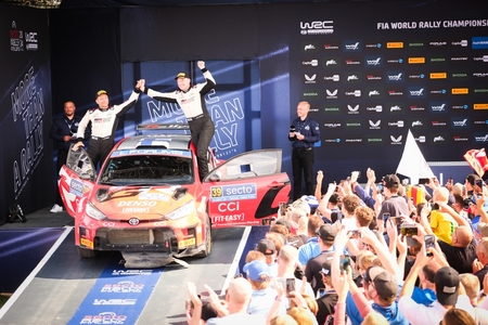 Ogier z Toyoty vyhrál v dramatickém finiši Rallye Finsko
