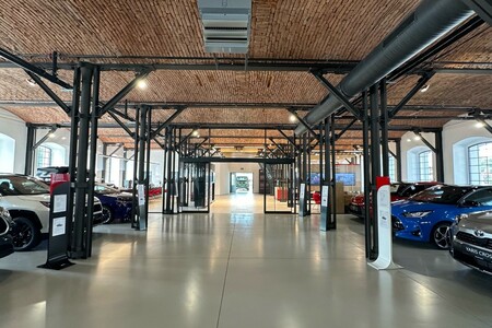 Prodejce Toyoty Autostyl otevřel v Trutnově unikátní prémiový showroom pro ojeté vozy