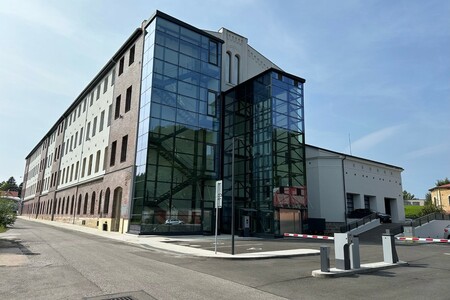 Prodejce Toyoty Autostyl otevřel v Trutnově unikátní prémiový showroom pro ojeté vozy