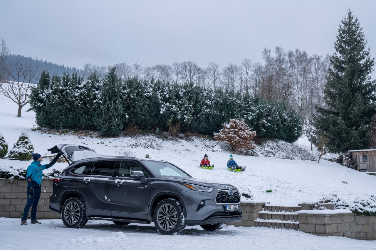 Nechte svůj vůz před sezónou zkontrolovat, zimní kola i příslušenství pořídíte za nižší ceny