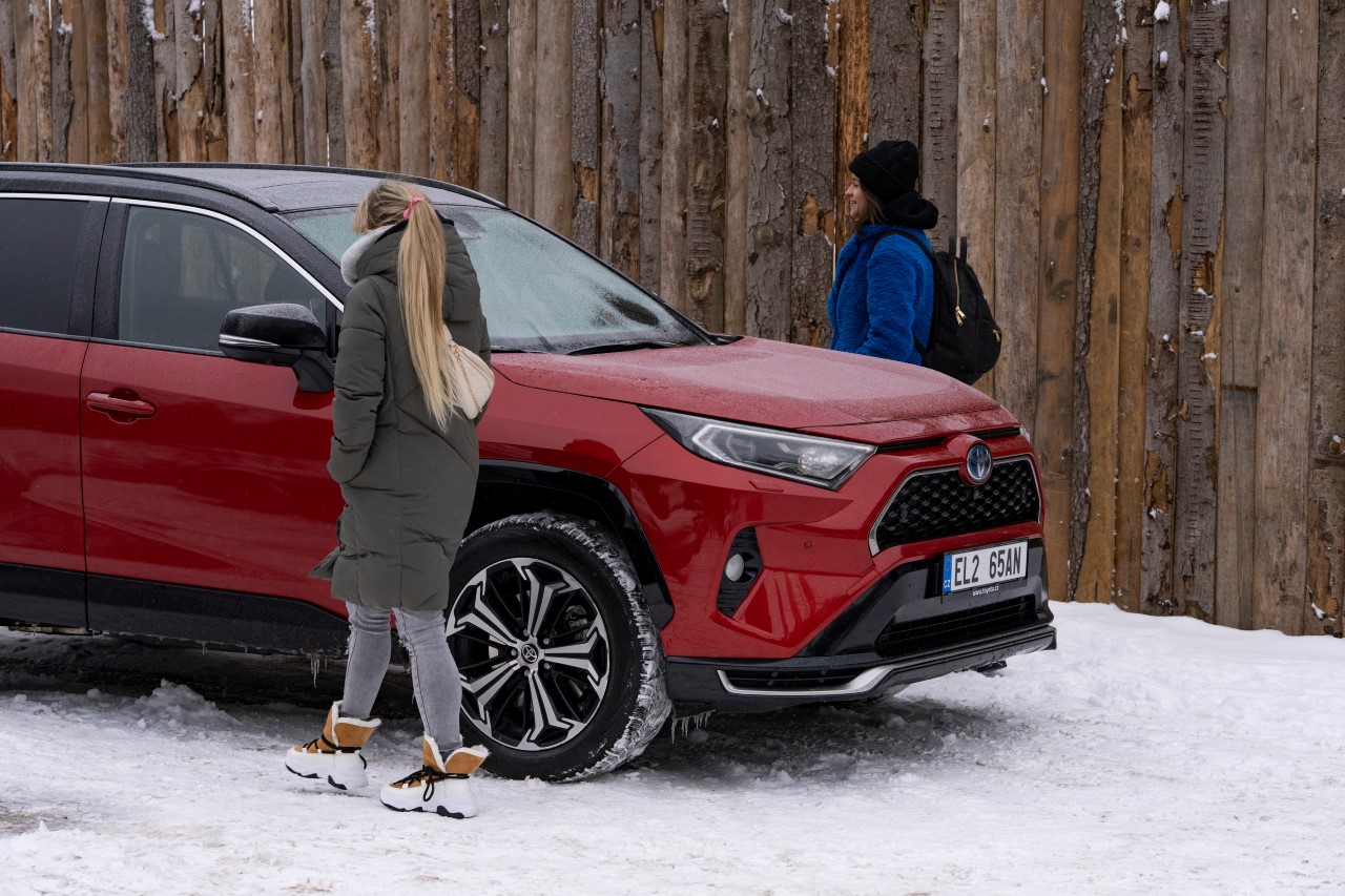 Nechte svůj vůz před sezónou zkontrolovat, zimní kola i příslušenství pořídíte za nižší ceny