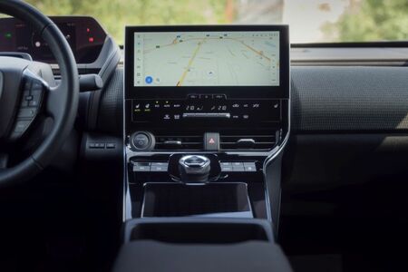 Toyota dodá státním úřadům až 515 elektromobilů Toyota bZ4X