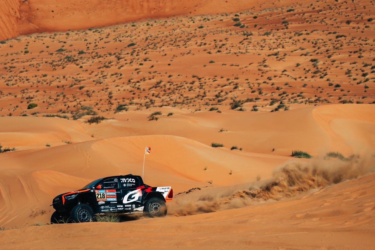 Vozy Toyota vybojovaly na Dakaru 2025 první dvě místa: Al Rajhi vítězí a Lategan je druhý