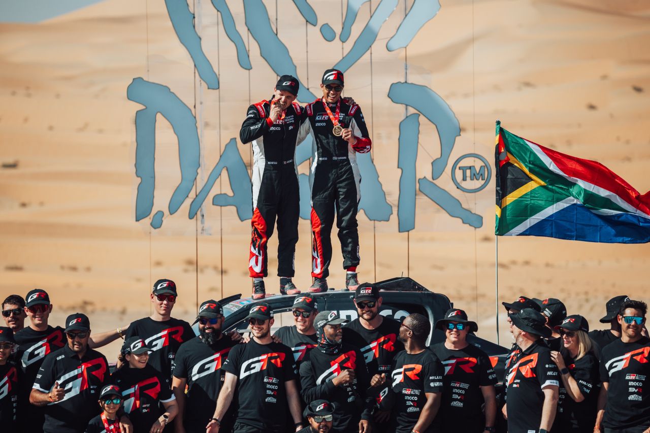 Vozy Toyota vybojovaly na Dakaru 2025 první dvě místa: Al Rajhi vítězí a Lategan je druhý