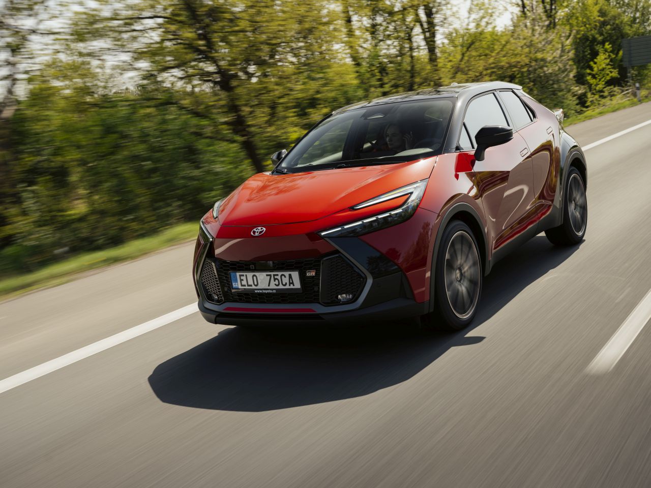 Plug-in hybridní pohon je teď cenově ještě dostupnější. Seznamte se s modely Toyota C-HR, RAV4 a Prius v atraktivní akční nabídce