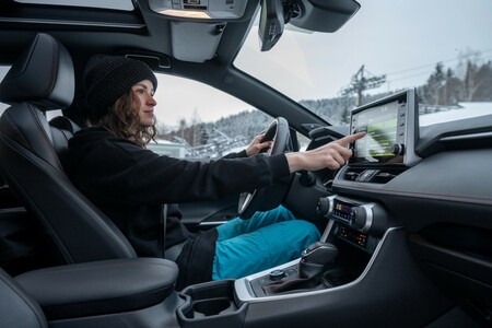 Plug-in hybridní pohon je teď cenově ještě dostupnější. Seznamte se s modely Toyota C-HR, RAV4 a Prius v atraktivní akční nabídce