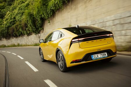 Plug-in hybridní pohon je teď cenově ještě dostupnější. Seznamte se s modely Toyota C-HR, RAV4 a Prius v atraktivní akční nabídce