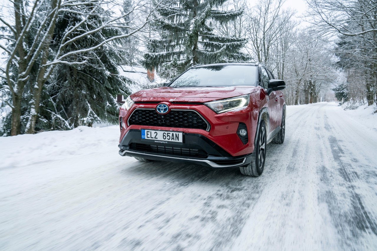 Plug-in hybridní pohon je teď cenově ještě dostupnější. Seznamte se s modely Toyota C-HR, RAV4 a Prius v atraktivní akční nabídce