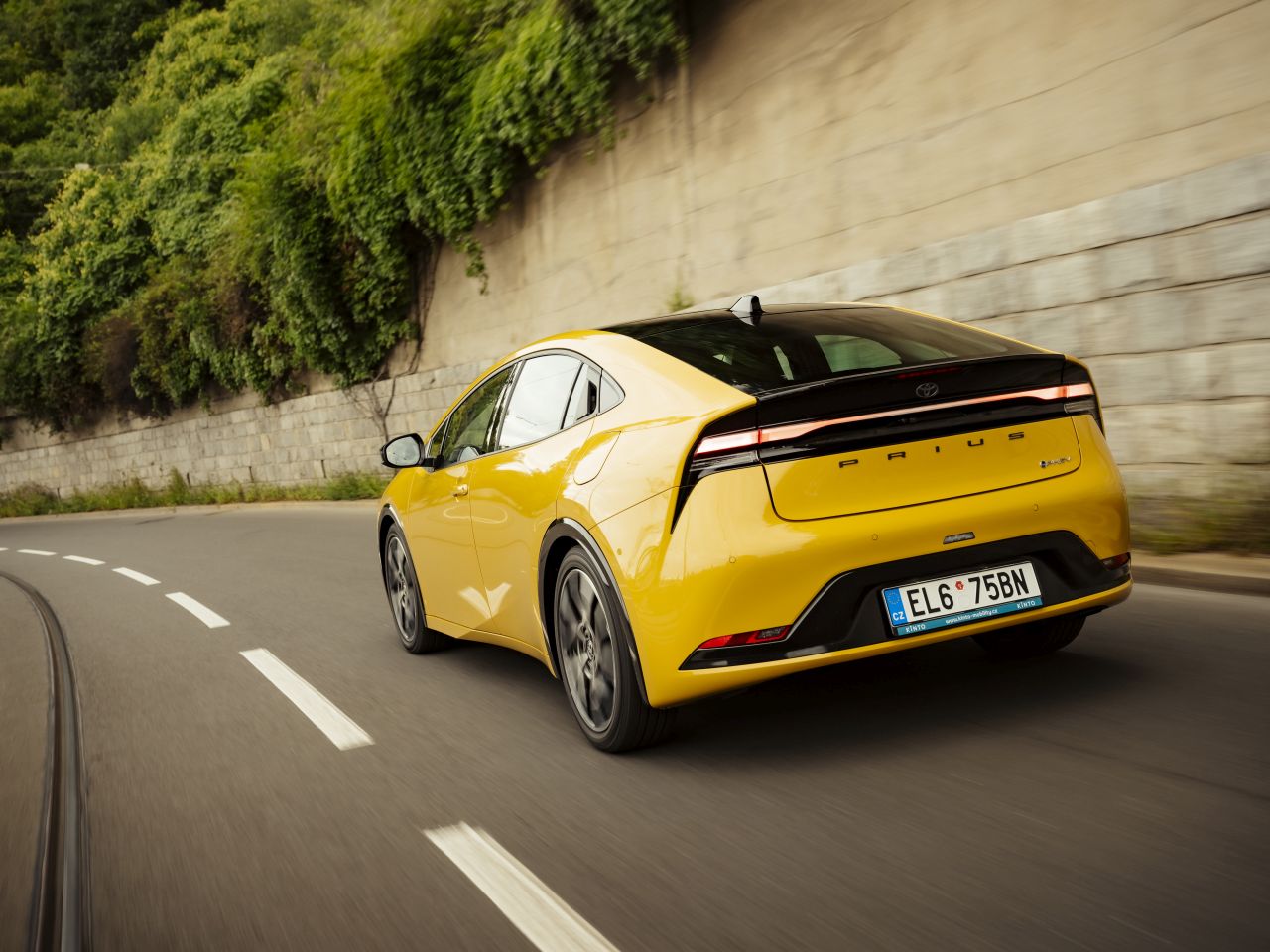 Plug-in hybridní pohon je teď cenově ještě dostupnější. Seznamte se s modely Toyota C-HR, RAV4 a Prius v atraktivní akční nabídce