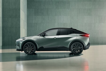 Toyota představila nový elektromobil C-HR+