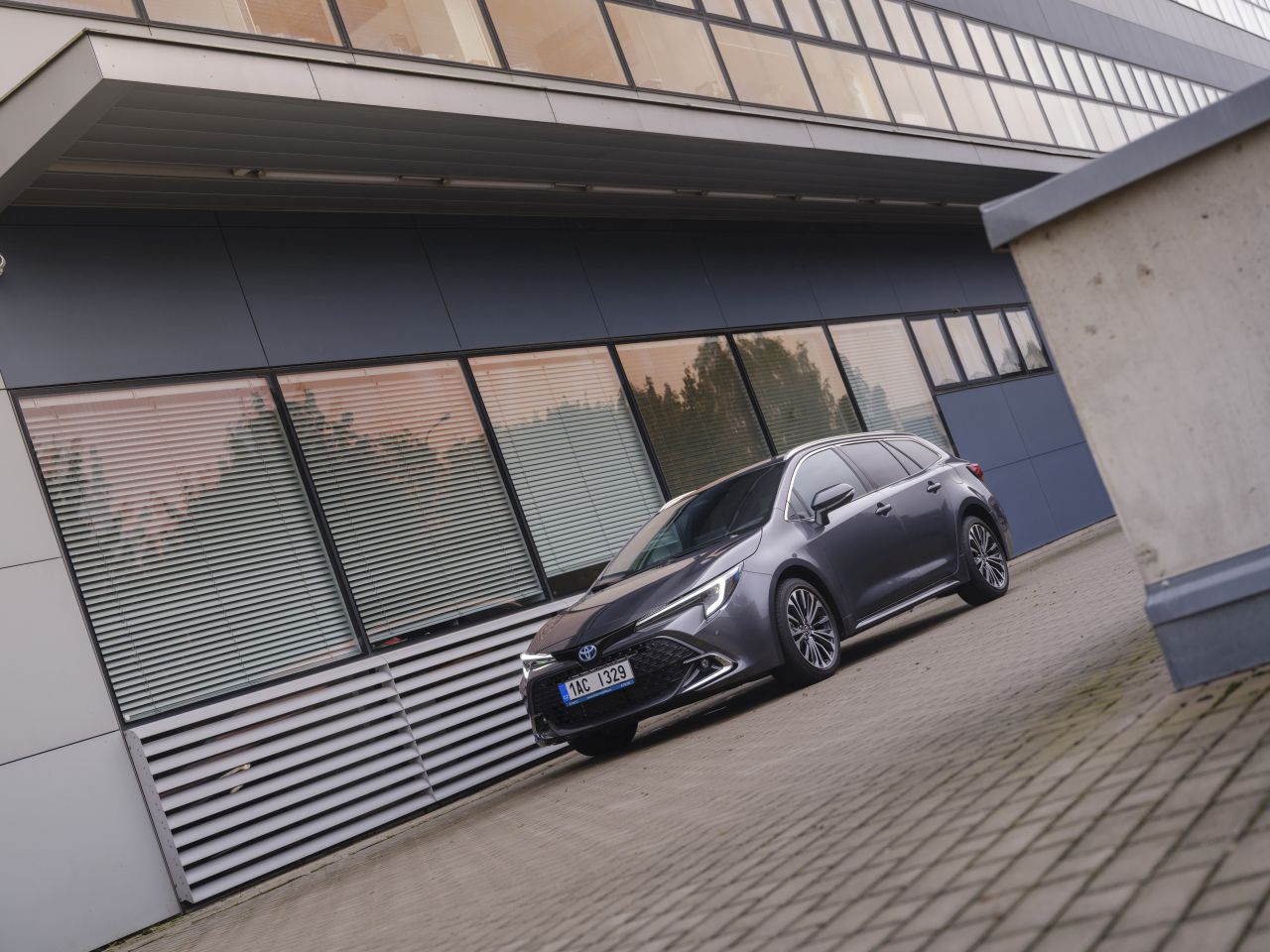 Toyota snižuje ceny oblíbených modelů, láká na zvýhodněnou nabídku zimních kol