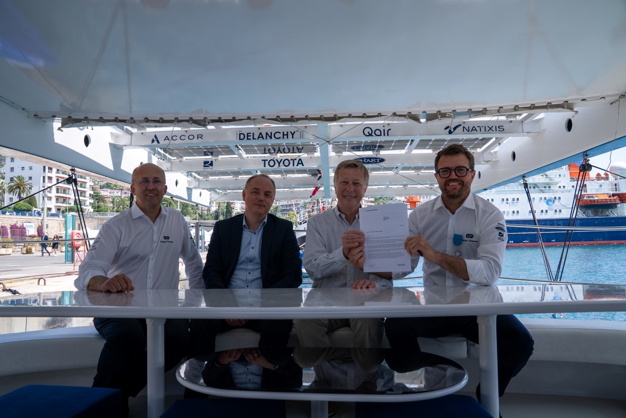 Toyota bude podporovat další plavby vodíkového katamaránu 