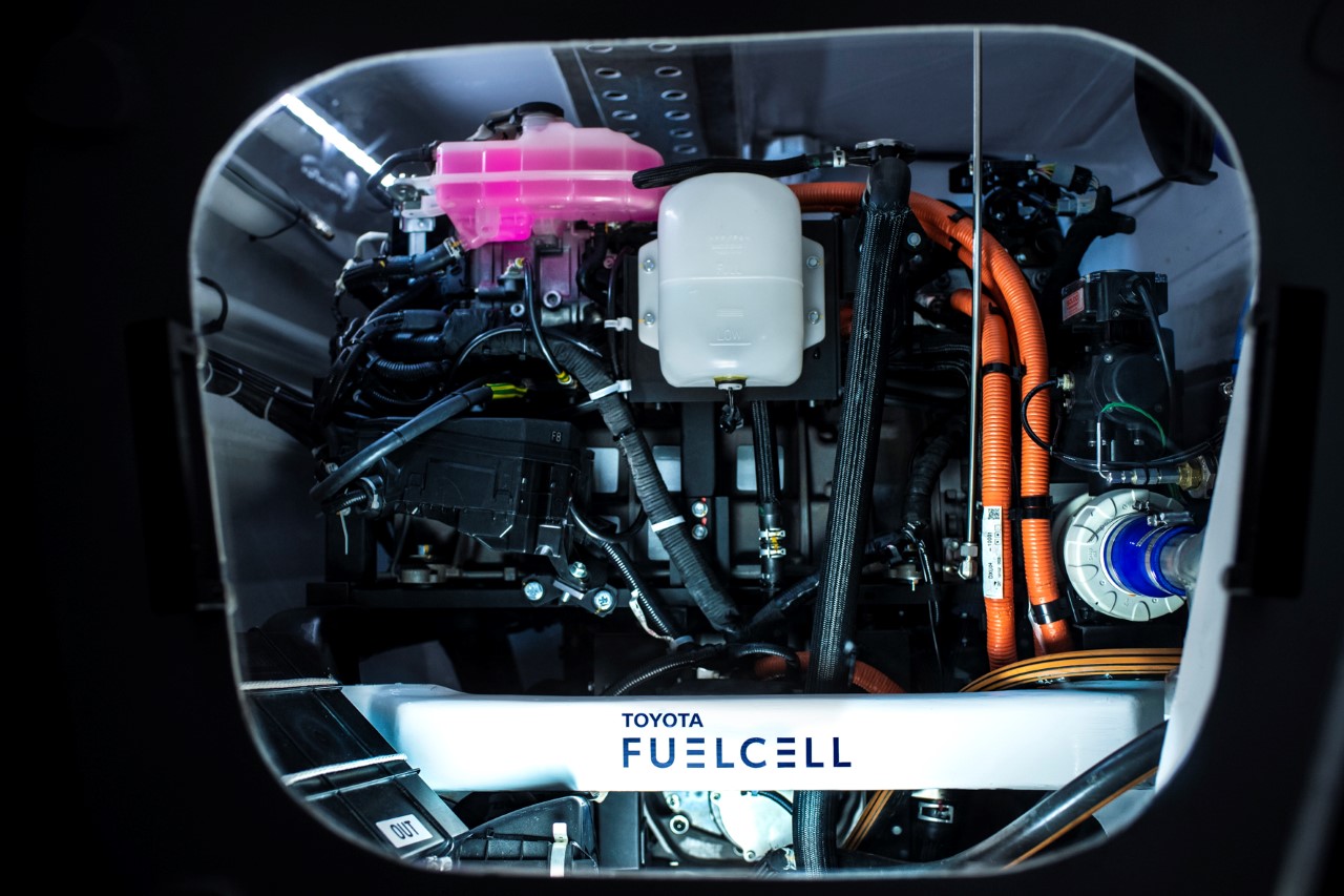 Toyota bude podporovat další plavby vodíkového katamaránu 