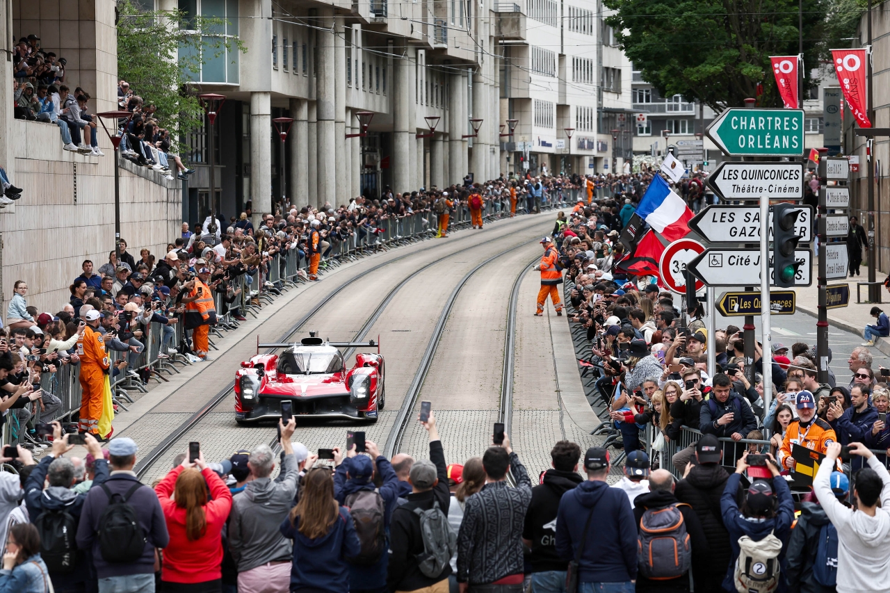 24 hodin Le Mans: TOYOTA GAZOO Racing skončila v Le Mans šestá