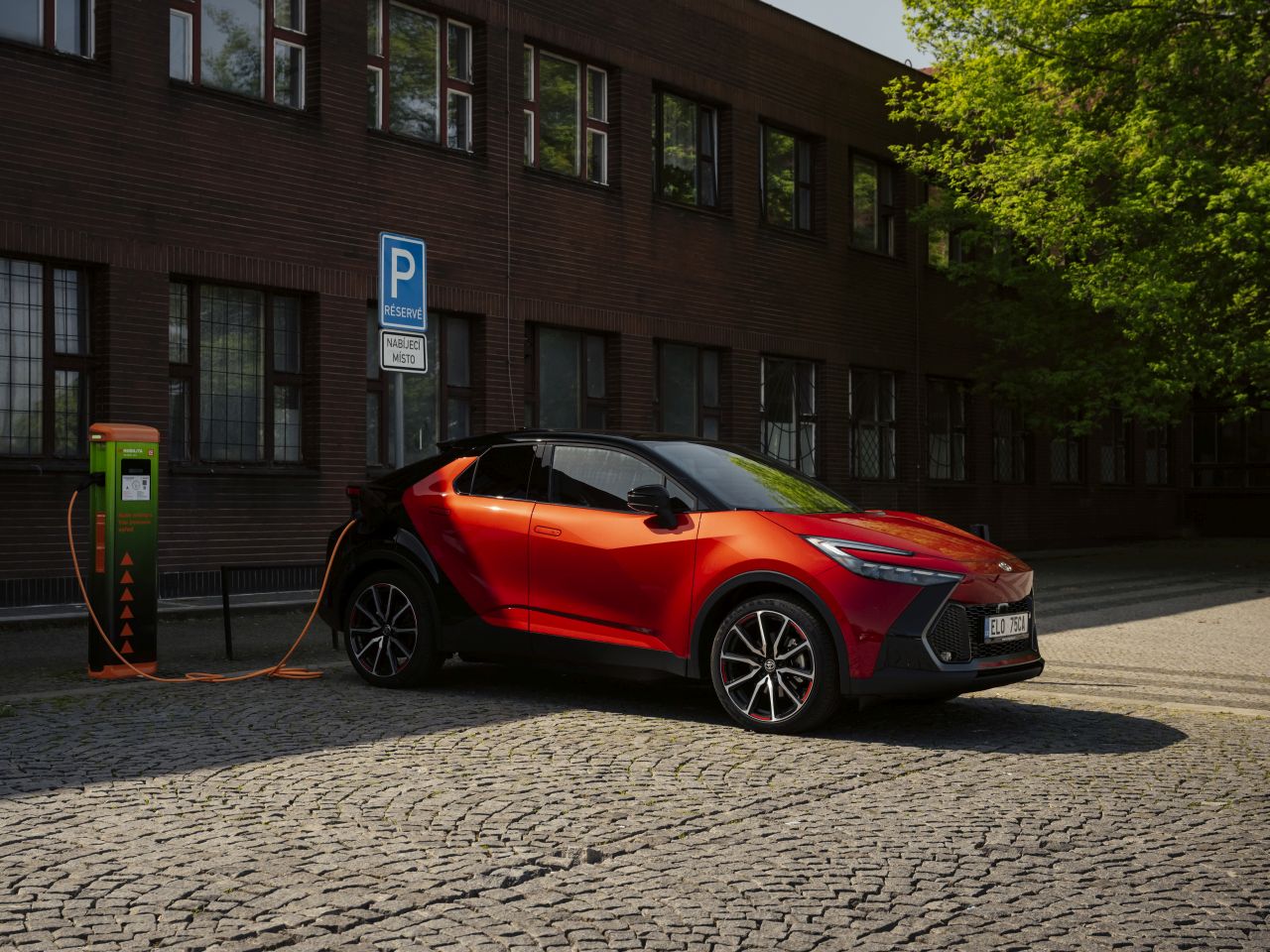 Toyota se i v červnu udržela na 2. místě na trhu, za první pololetí je celkově třetí