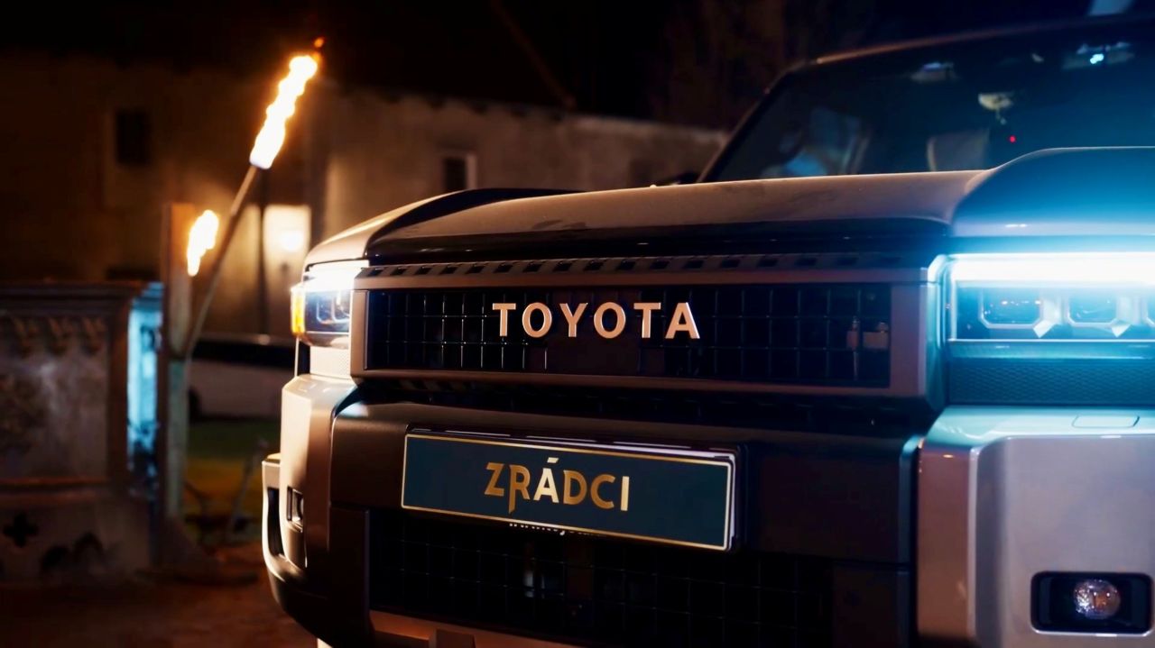 Toyota je partnerem Zrádců na TV Prima, poskytla Land Cruisery