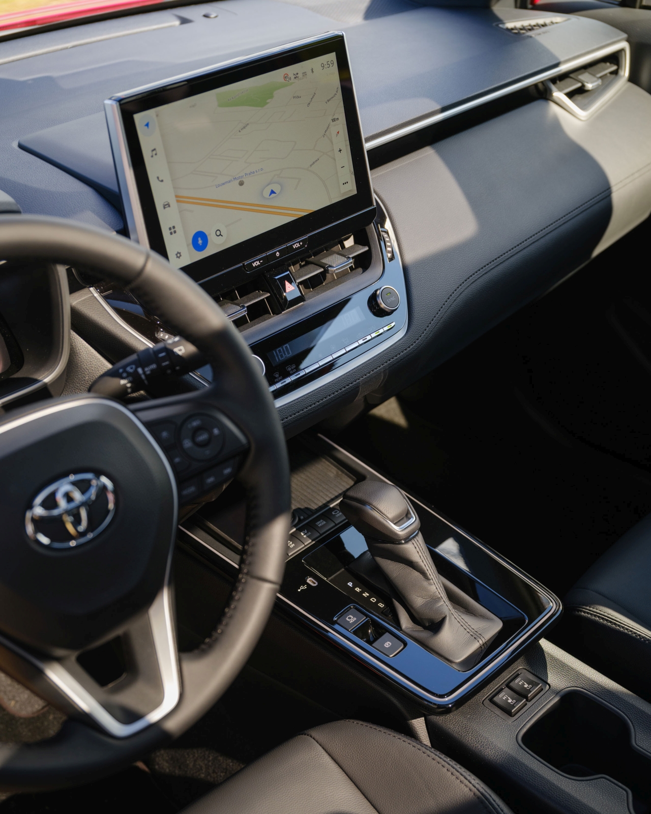 Toyota Corolla Cross už za 7500 Kč bez DPH měsíčně, díky operativnímu leasingu KINTO One