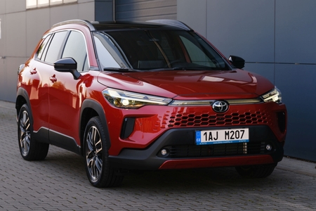 Toyota Corolla Cross už za 7500 Kč bez DPH měsíčně, díky operativnímu leasingu KINTO One