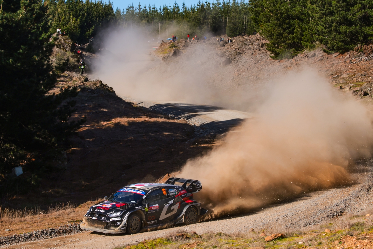 Chilská rallye: Ogier v čele dalšího doublu, Toyota překonává rekord ve vítězství značek