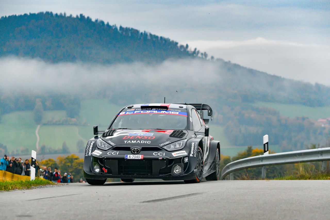 Středoevropská rallye: Toyota má první a druhé místo, oslavuje titul mistra světa