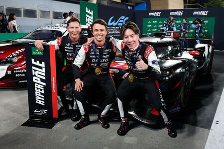 8 hodin Bahrajnu: První dvě místa pro TOYOTU GAZOO Racing 