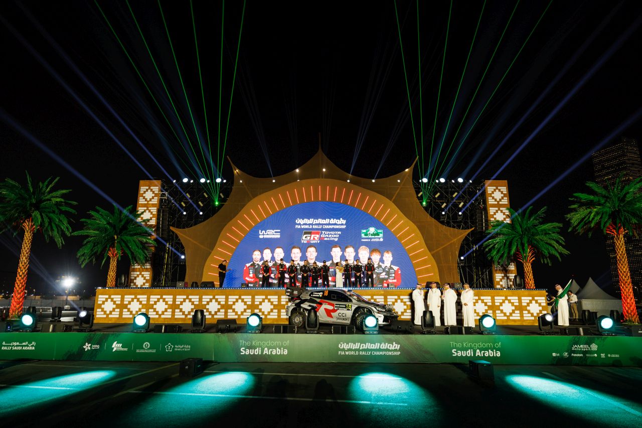 Rallye Saúdská Arábie: Ogier z týmu TOYOTA GAZOO Racing se stává devítinásobným mistrem světa