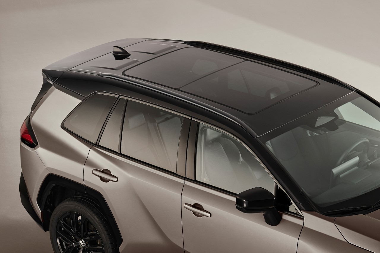 Nová Toyota RAV4 má české ceny a startuje předprodej