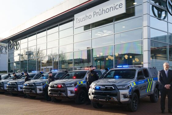 Toyota Tsusho předala Policii ČR prvních 20 vozů Toyota Hilux