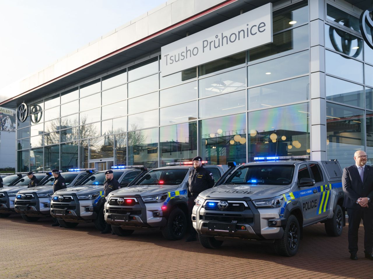 Toyota Tsusho předala Policii ČR prvních 20 vozů Toyota Hilux