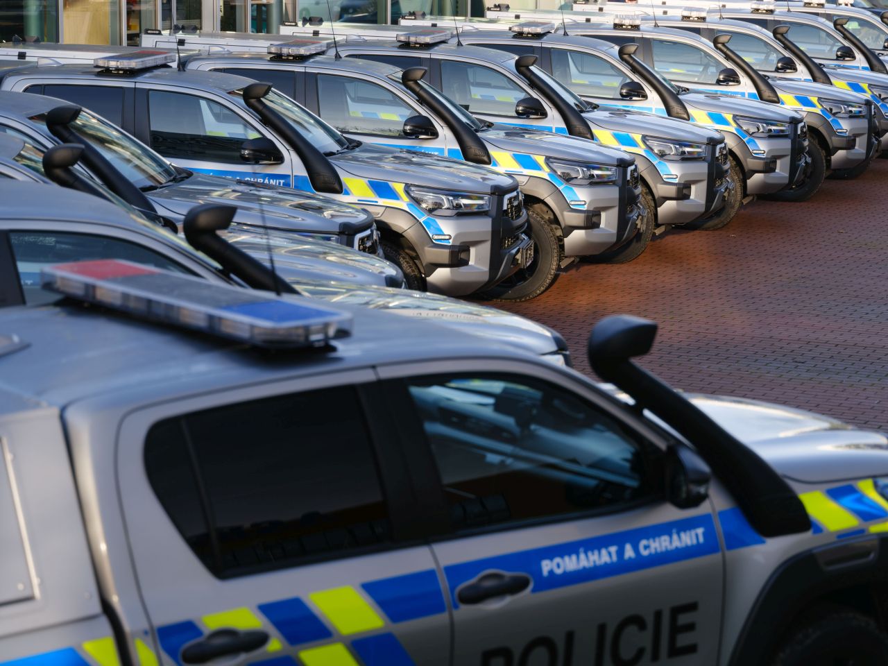 Toyota Tsusho předala Policii ČR prvních 20 vozů Toyota Hilux