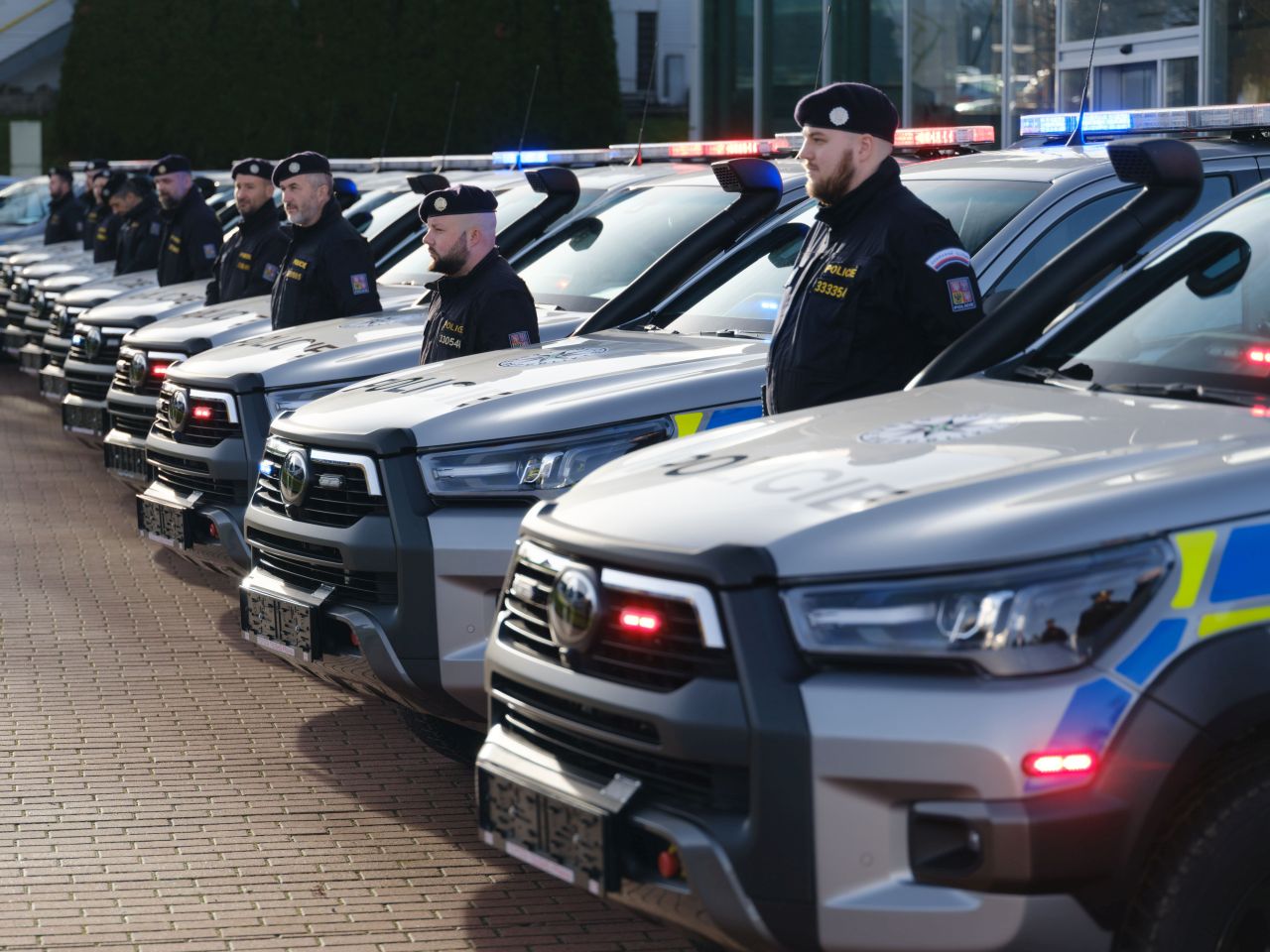 Toyota Tsusho předala Policii ČR prvních 20 vozů Toyota Hilux